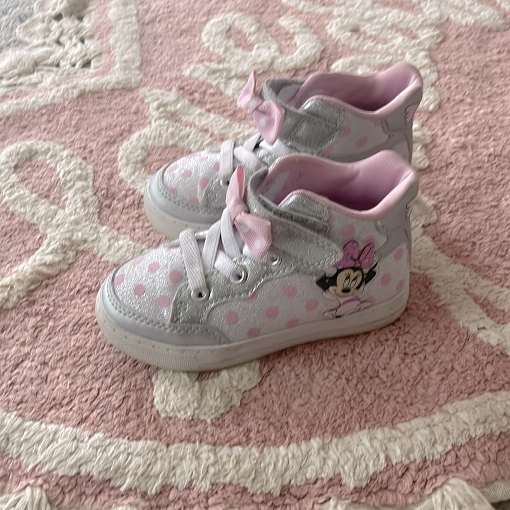 Like new Minnie Sneakers!